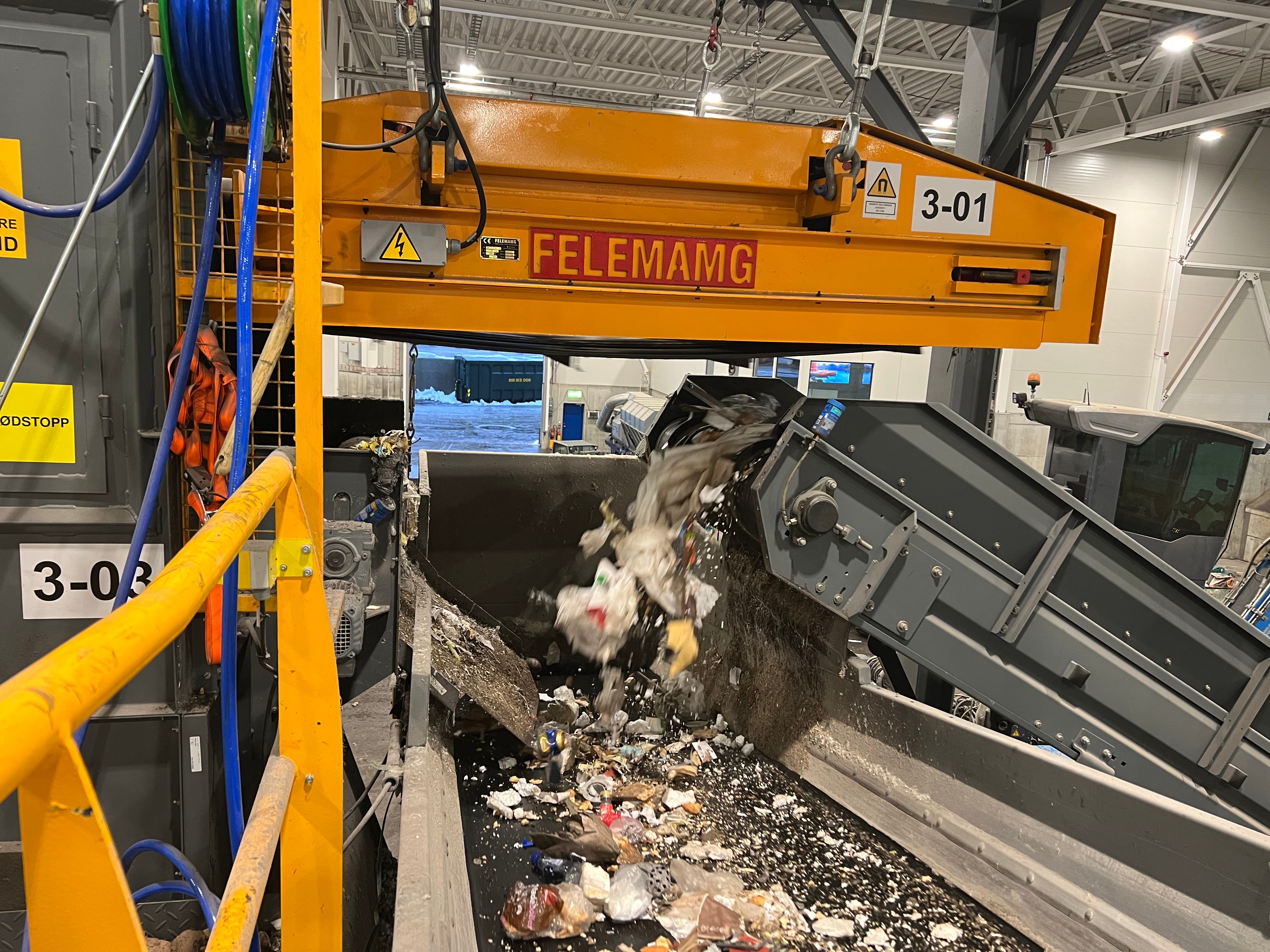 Transportbånd med avfall